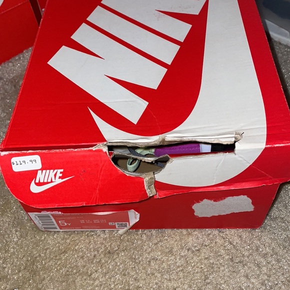 Brand new Nike Air Max 270 React - Picture 5 of 5